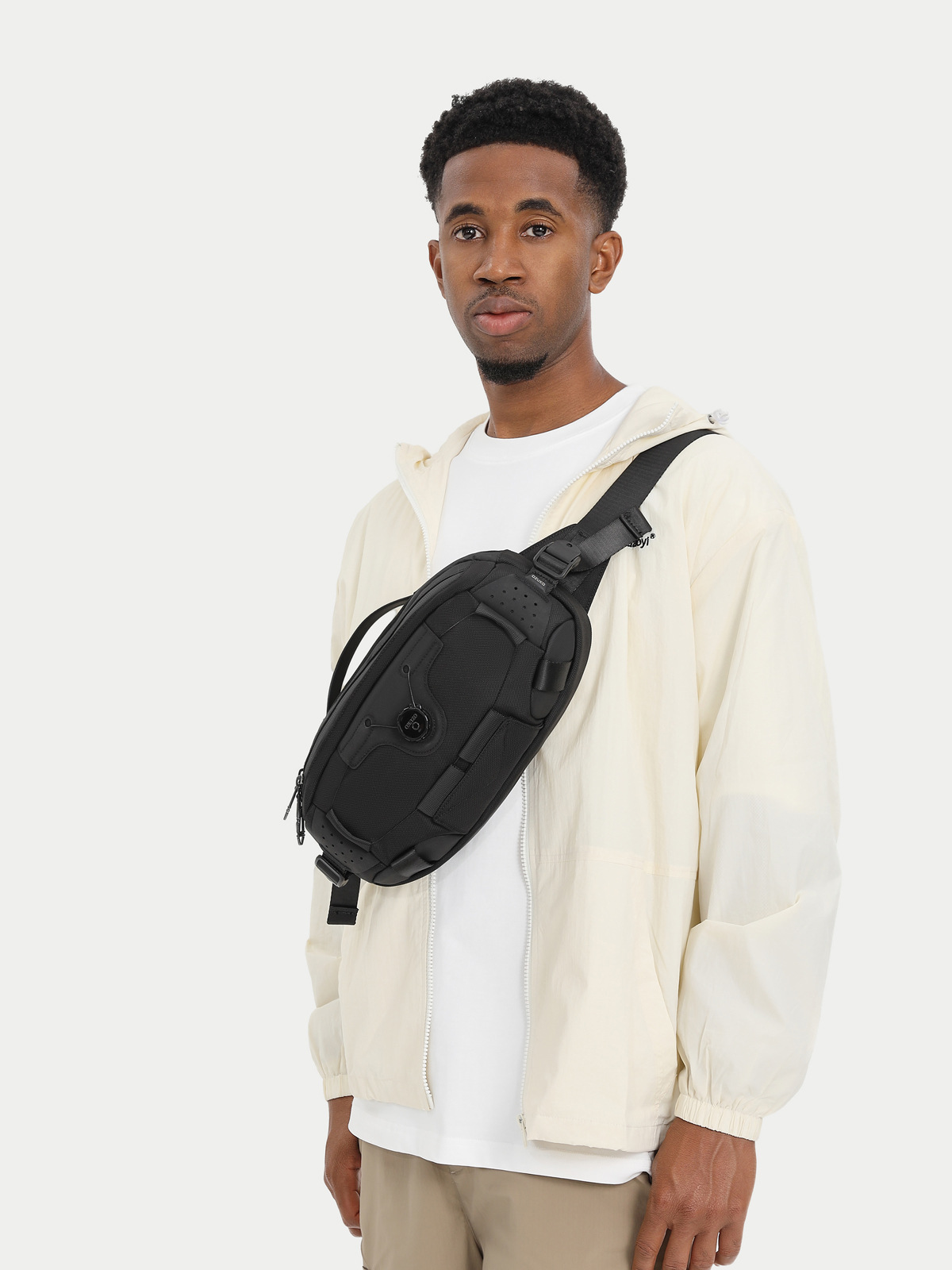OZUKO Multi-function Chest Bag - Tech Accessories Bag reseña y precio