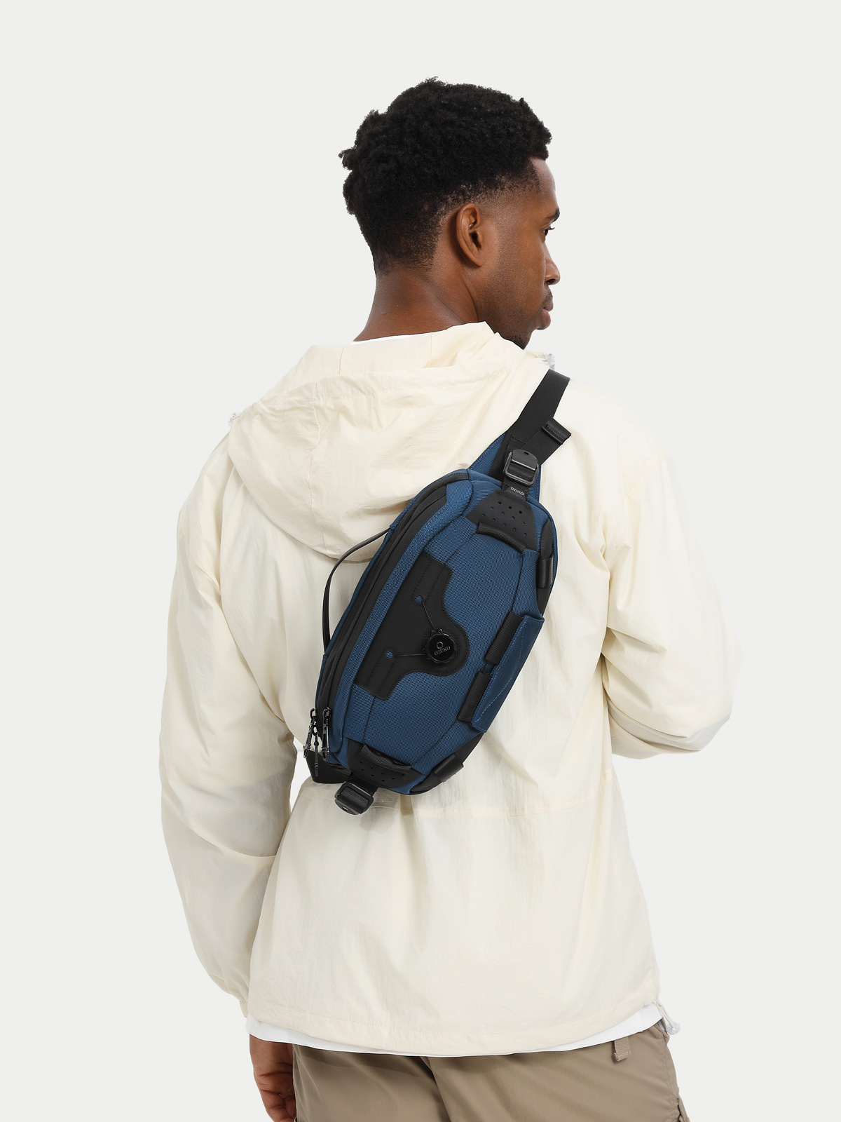 OZUKO Multi-function Chest Bag - Tech Accessories Bag reseña y precio